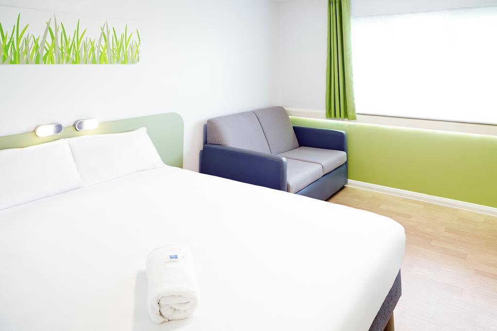 Warrington Motel, J20 M6 Lymm Services Bilik gambar